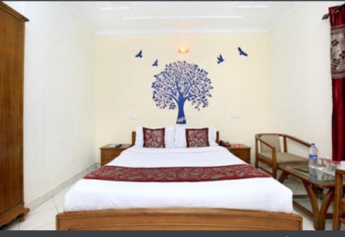 Posteľ alebo postele v izbe v ubytovaní Hotel Paradise Chandigarh
