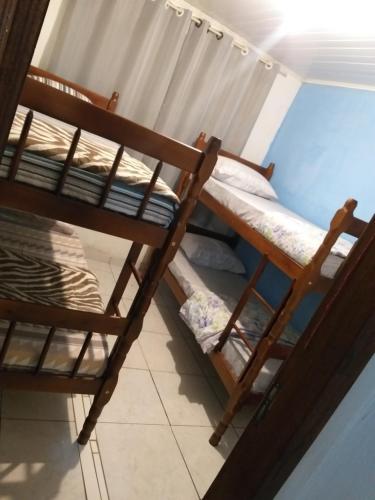 Katil dua tingkat atau katil-katil dua tingkat dalam bilik di Pousada Recanto Do sagui