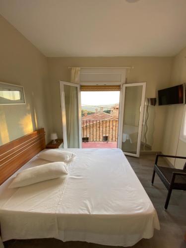 Llit o llits en una habitació de Hostal Restaurant Casa Comaulis