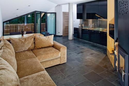a living room with a couch and a kitchen at Apartamenty Malinka in Wisła