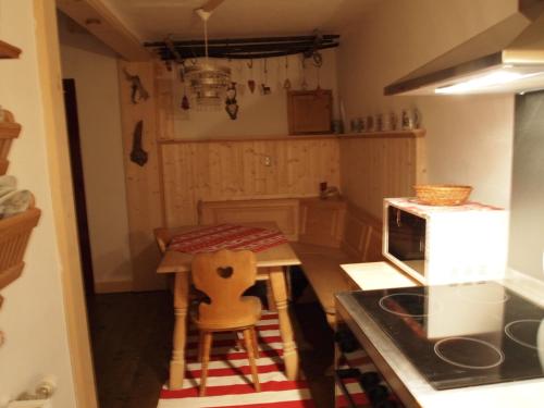 a small kitchen with a table and a microwave at Landhaus Alpentraum in Kaning