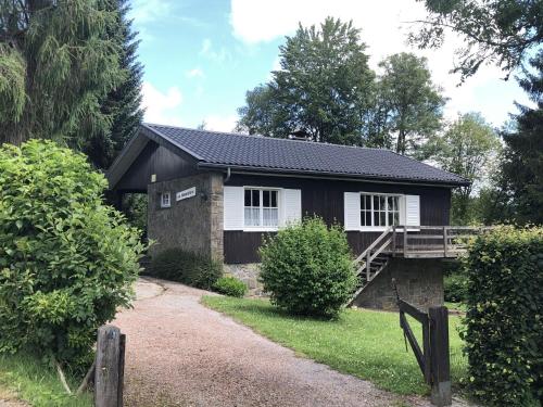 Cozy Chalet with Private Garden near Forest in Longfaye