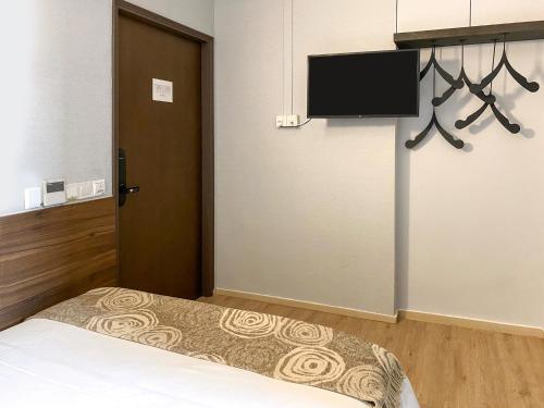 a room with a bed and a flat screen tv at ST Signature Bugis Beach, DAYUSE, 5 Hours, 4PM-9PM in Singapore