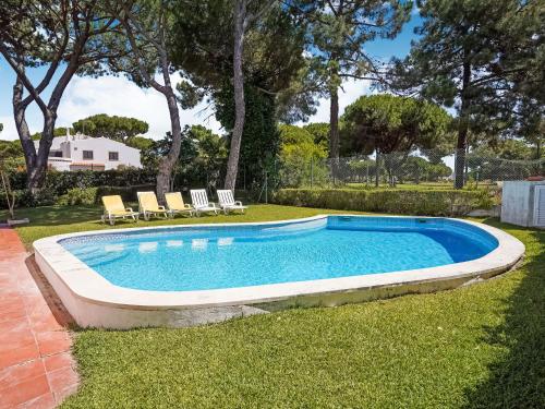 Bazén v ubytování Lovely villa in Vilamoura with private pool nebo v jeho okolí