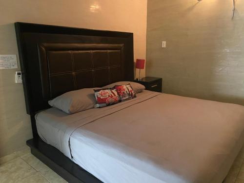 Ένα ή περισσότερα κρεβάτια σε δωμάτιο στο blue angel 1 aunos pasos de la 5 av