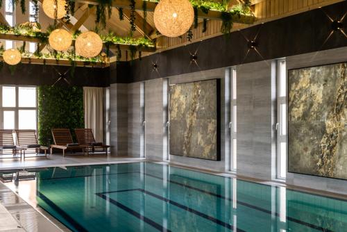 Бассейн в Hotel Bodrog Wellness & Elix Spa или поблизости