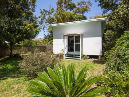 Jardín al aire libre en Nest I Pet Friendly I 2 Min Walk to Beach