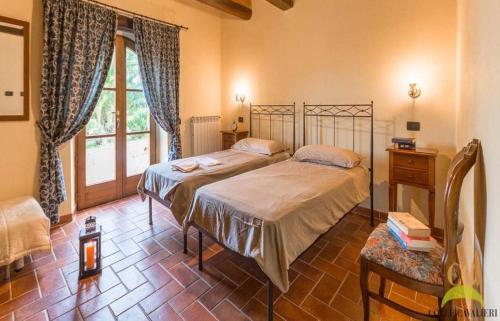 Ένα ή περισσότερα κρεβάτια σε δωμάτιο στο Colle Cavalieri - Country House