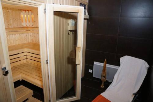 Gallery image of Chalet 4* hammam sauna jacuzzi panorama in Villard-Reculas