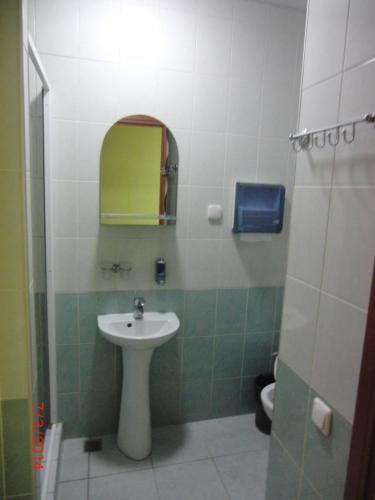 a bathroom with a sink and a mirror at Эконом Комнаты in Donetsk