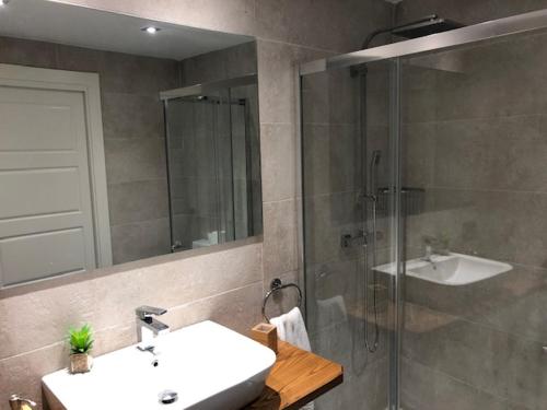 Koupelna v ubytování LUXURY MESTAS
