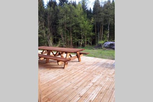 Fotografie z fotogalerie ubytování CHALET DES CHARBONNIERS AVEC ETANG - 5 chambres - v destinaci Saint-Maurice-sur-Moselle