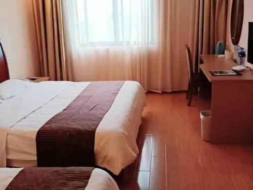 Ένα ή περισσότερα κρεβάτια σε δωμάτιο στο GreenTree Inn Jiangsu Suzhou Kunshan Qiandeng Ancient Town Hotel