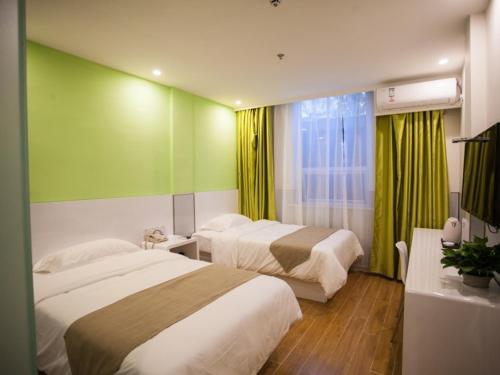 Katil atau katil-katil dalam bilik di Shell Zaozhuang Taierzhuang Ancient City Battle Memorial Hotel