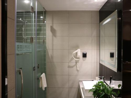 a bathroom with a glass shower and a sink at GreenTree Inn Hengshui Jingtai Avenue in Hengshui