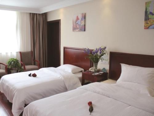 Ένα ή περισσότερα κρεβάτια σε δωμάτιο στο GreenTree Inn Jiangsu Taizhou Xinghua Zhangguo Bus Station Express Hotel