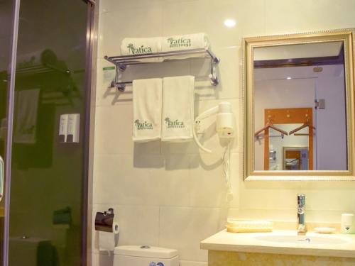 Bilik mandi di Vatica Suzhou Yongqiao District Yinhe 2 Road Wanda Plaza Hotel