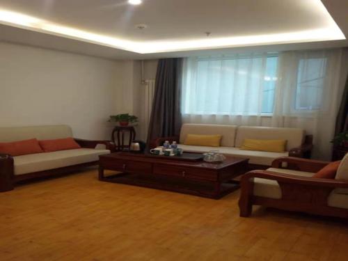 Ruang duduk di GreenTree Inn Baoding Xushui District Changcheng North Street Express Hotel