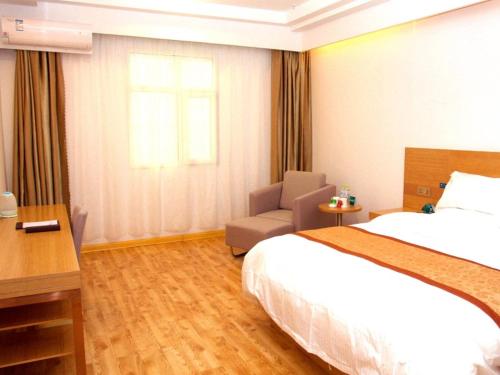 Postel nebo postele na pokoji v ubytování GreenTree Inn Shandong Laiwu Bus Station Express Hotel