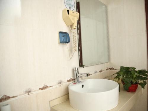Ένα μπάνιο στο GreenTree Alliance ZhangJiaKou Jingkai District Weisan Road Jiye Hotel