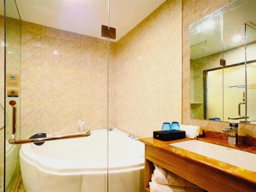Ένα μπάνιο στο VX Changzhou Jintan District Red Star Macalline Hotel
