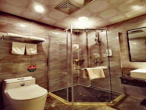 a bathroom with a shower and a toilet and a sink at GreenTree Alliance Changzhou Jintan District Dongmen Street Hotel Hotel in Changzhou
