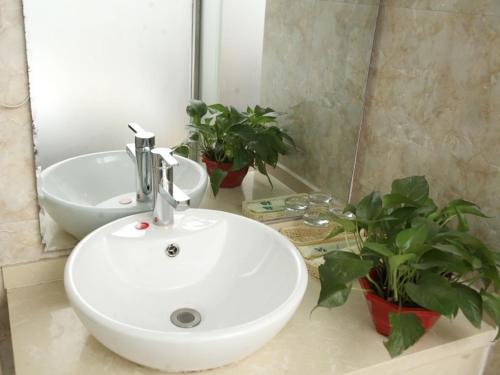 Ένα μπάνιο στο GreenTree Alliance ZhangJiaKou Jingkai District Weisan Road Jiye Hotel