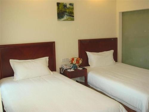 Ένα ή περισσότερα κρεβάτια σε δωμάτιο στο GreenTree Inn Hebei Zhangjiakou Bus Station Express Hotel
