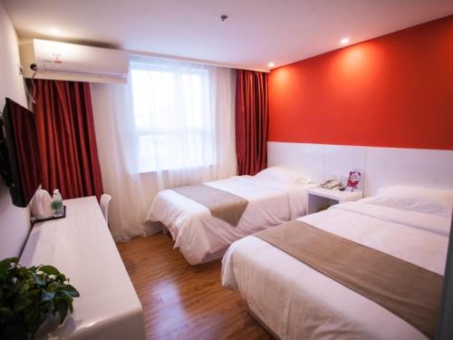 Katil atau katil-katil dalam bilik di Shell Zaozhuang Taierzhuang Ancient City Battle Memorial Hotel
