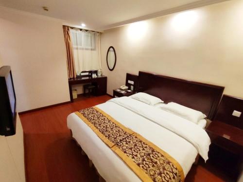 Ένα ή περισσότερα κρεβάτια σε δωμάτιο στο GreenTree Inn Hefei Railway Station Baima Phase III Baowen Business Building Express Hotel