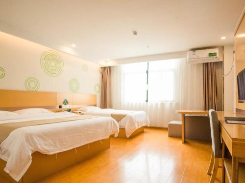 Postel nebo postele na pokoji v ubytování GreenTree Inn Zaozhuang Taierzhuang Ancient City Tourist Service Center Business Hotel