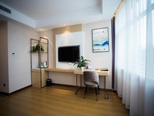Televisyen dan/atau pusat hiburan di VX Heze Dingtao District Taoyi Road Hotel