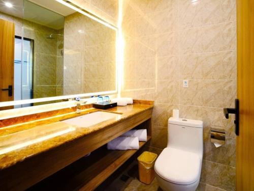 Ένα μπάνιο στο VX Changzhou Jintan District Red Star Macalline Hotel