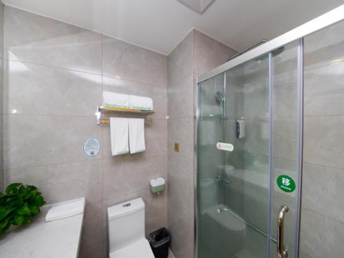 Bilik mandi di GreenTree Inn Qionghai Boao Railway Station Business Hotel