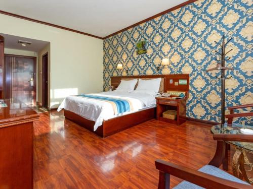 Postel nebo postele na pokoji v ubytování GreenTree Inn Nanning Xiuxiang Branch