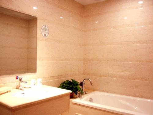 ห้องน้ำของ GreenTree Inn Beijing Nansihuan Xinfadi Business Hotel