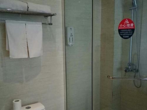 Ένα μπάνιο στο GreenTree Inn Anhui Bozhou Mengcheng Zhuangzi Road Express Hotel