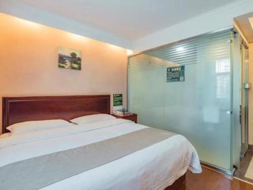 Ένα ή περισσότερα κρεβάτια σε δωμάτιο στο GreenTree Inn Shanxi Jincheng Jianshe Road Express Hotel