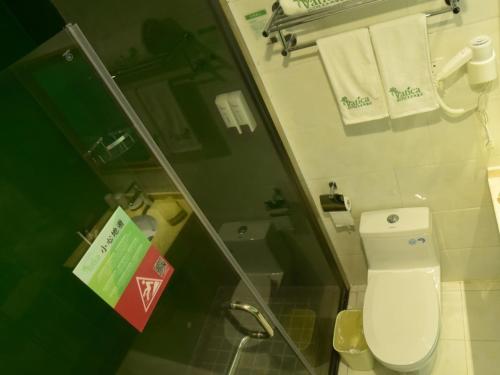 Bilik mandi di Vatica Suzhou Yongqiao District Yinhe 2 Road Wanda Plaza Hotel