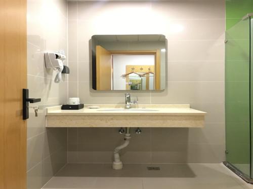 Gallery image of GreenTree Inn Beijing Yanqing District Badaling Changcheng Kangzhuang Smart Choice Hotel in Yanqing