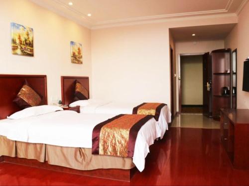 Postel nebo postele na pokoji v ubytování GreenTree Inn JiangSu WuXi YiXing East LongTan Road DongJiu Business Hotel