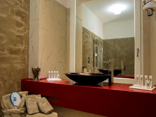 A bathroom at Partenope Relais