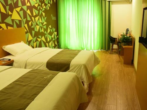 Katil atau katil-katil dalam bilik di Vatica Suzhou Yongqiao District Yinhe 2 Road Wanda Plaza Hotel