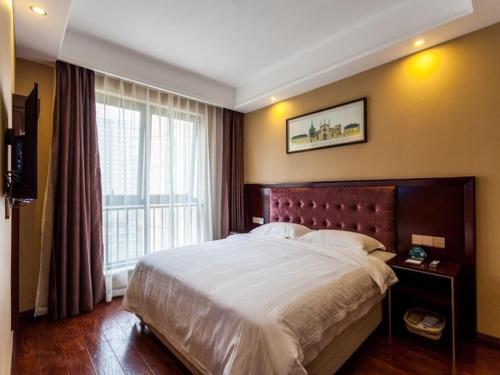 Postel nebo postele na pokoji v ubytování GreenTree Inn Chengdu high-tech Development West Zone Shidai Tian Street Express Hotel