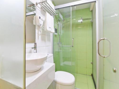 a bathroom with a toilet and a sink and a shower at Shell Hefei Qingyang North Road 901 Hospital Hotel in Hefei