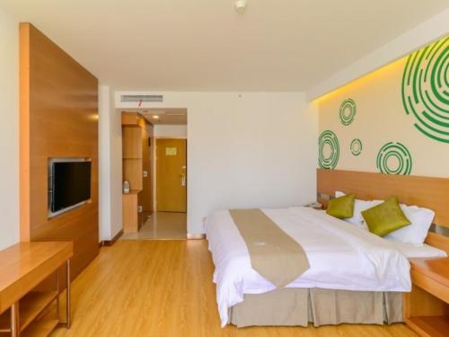 Ένα ή περισσότερα κρεβάτια σε δωμάτιο στο GreenTree Inn Wuhu Fangte Forth Phase Wanchun Fortune Plaza Business Hotel