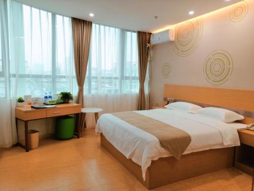 Voodi või voodid majutusasutuse GreenTree Inn Shanghai Jinshan District Wanda Plaza Longhao Road Express Hotel toas