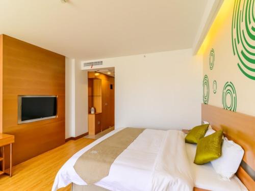 Μια τηλεόραση ή/και κέντρο ψυχαγωγίας στο GreenTree Inn Wuhu Fangte Forth Phase Wanchun Fortune Plaza Business Hotel