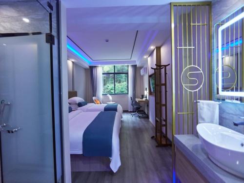 Gallery image of GreenTree Inn Huangshan TangKou Beauty Spot South Gate Transfer Center Business Hotel in Huangshan Scenic Area