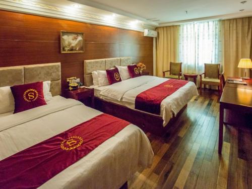 Postel nebo postele na pokoji v ubytování Greentree Inn Shanghai Chongming Bao Town Express Hotel
